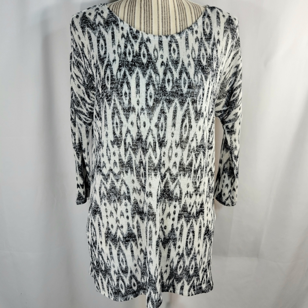 H&M Divided Black & White Geometric Pattern Lightweight Sweater Size XSmall
